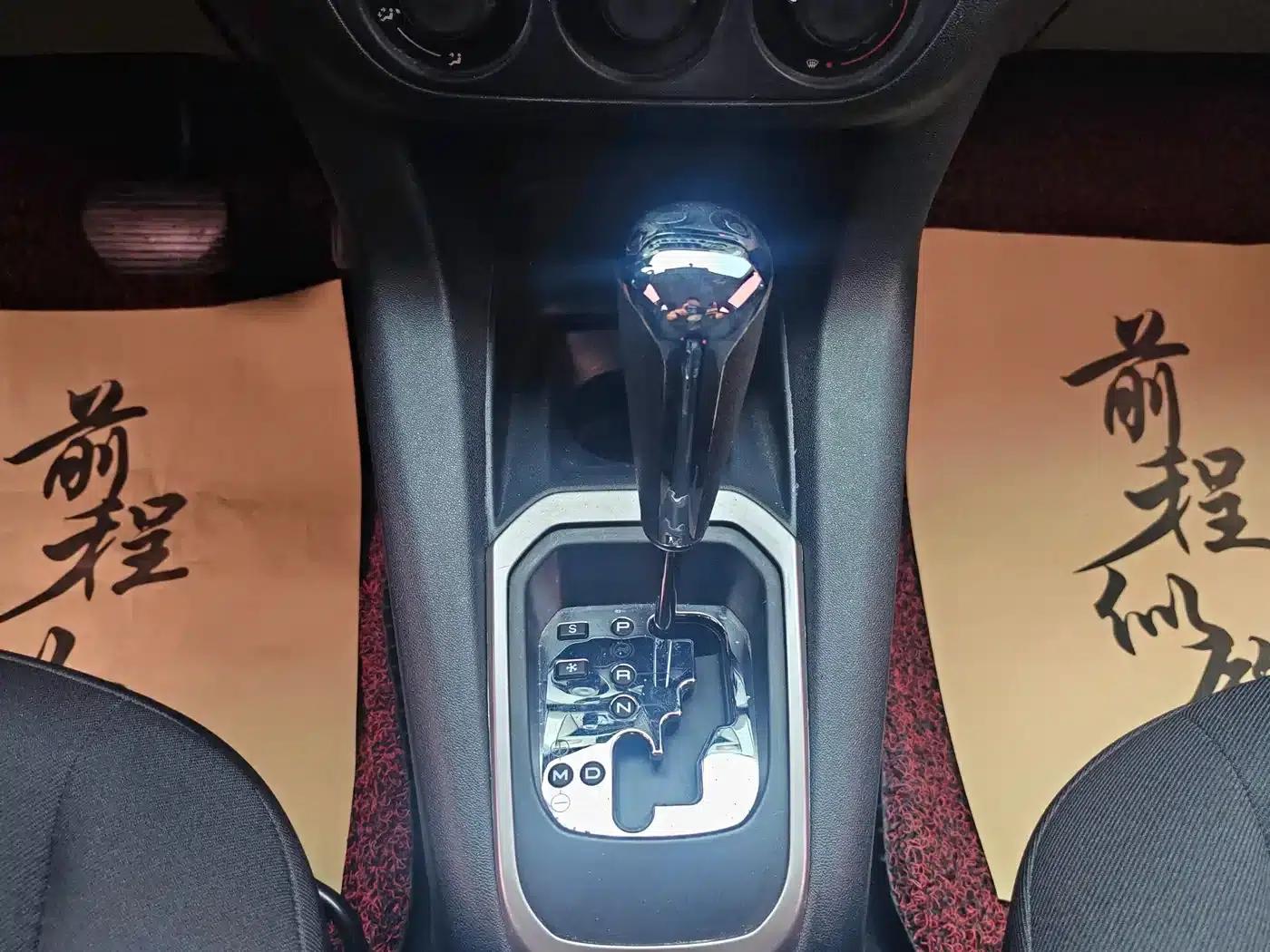 Peugeot 301 2014 1.6L Automatic Comfort Edition — миниатюра 13