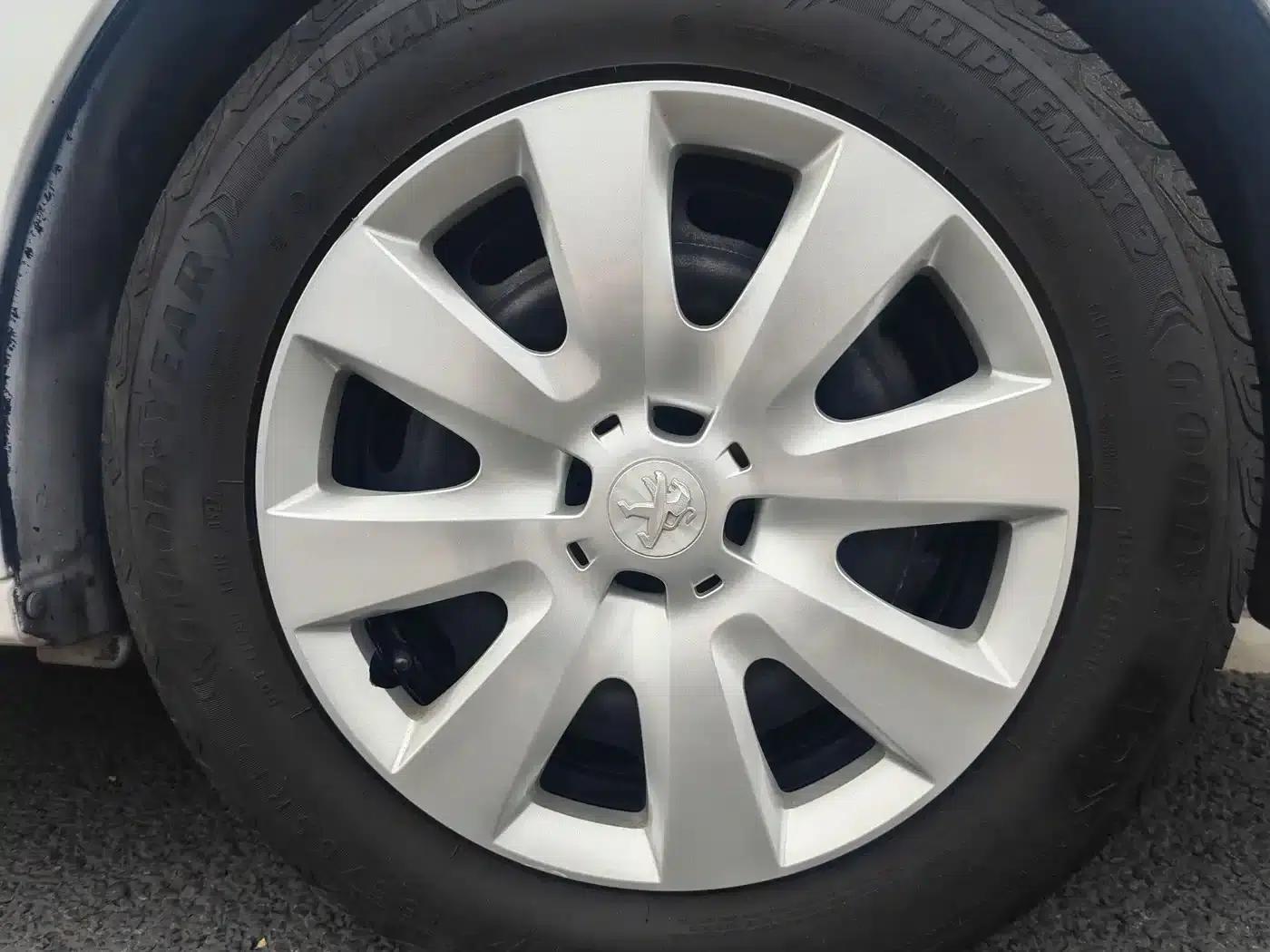 Peugeot 301 2014 1.6L Automatic Comfort Edition — миниатюра 16