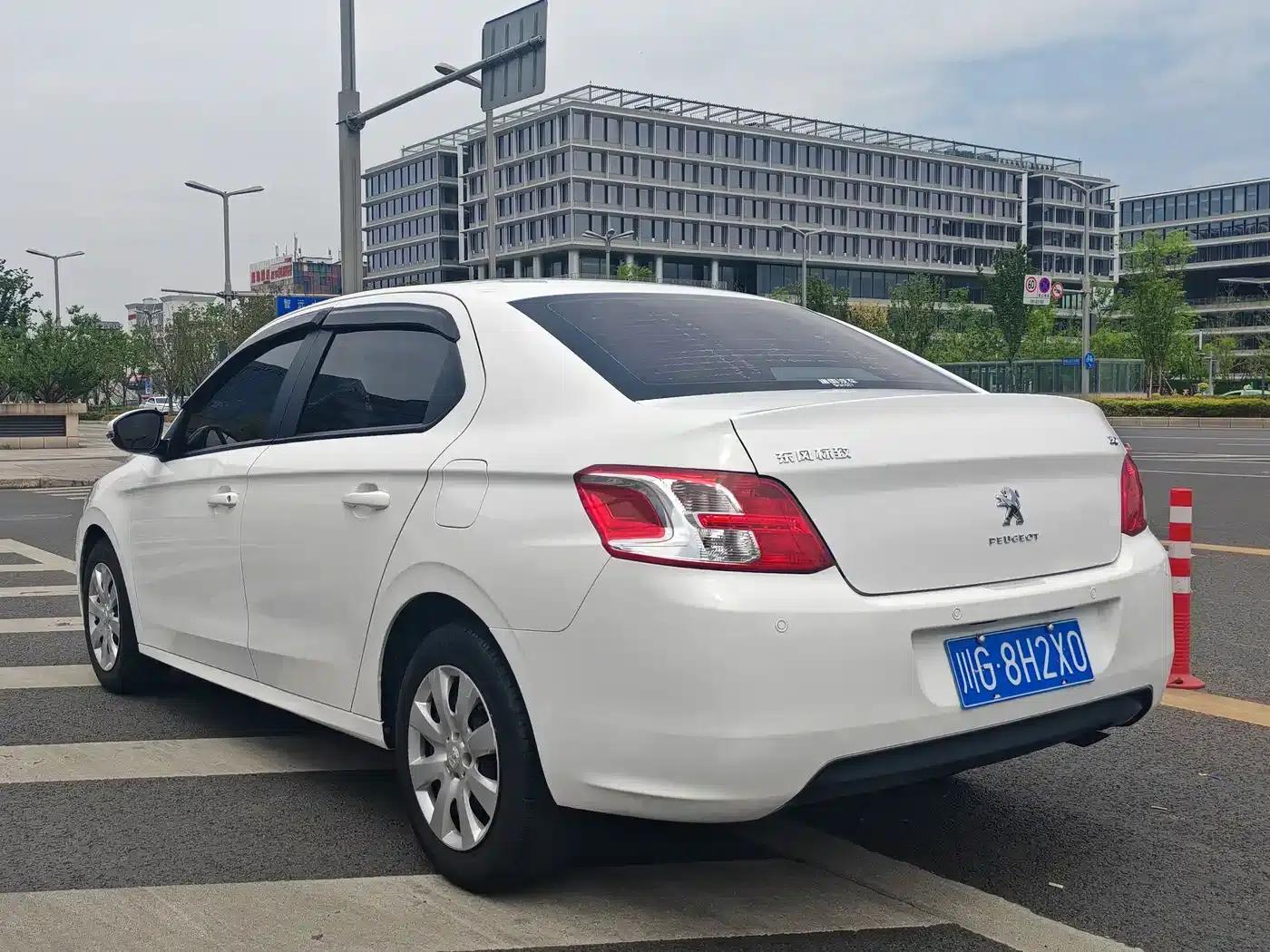 Peugeot 301 2014 1.6L Automatic Comfort Edition — миниатюра 4