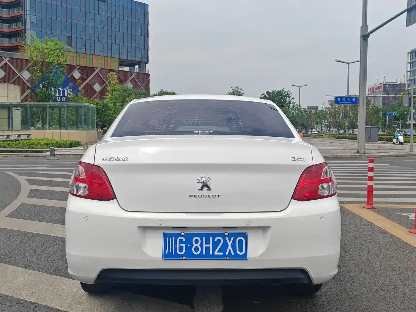 Peugeot 301 2014 1.6L Automatic Comfort Edition — миниатюра 5