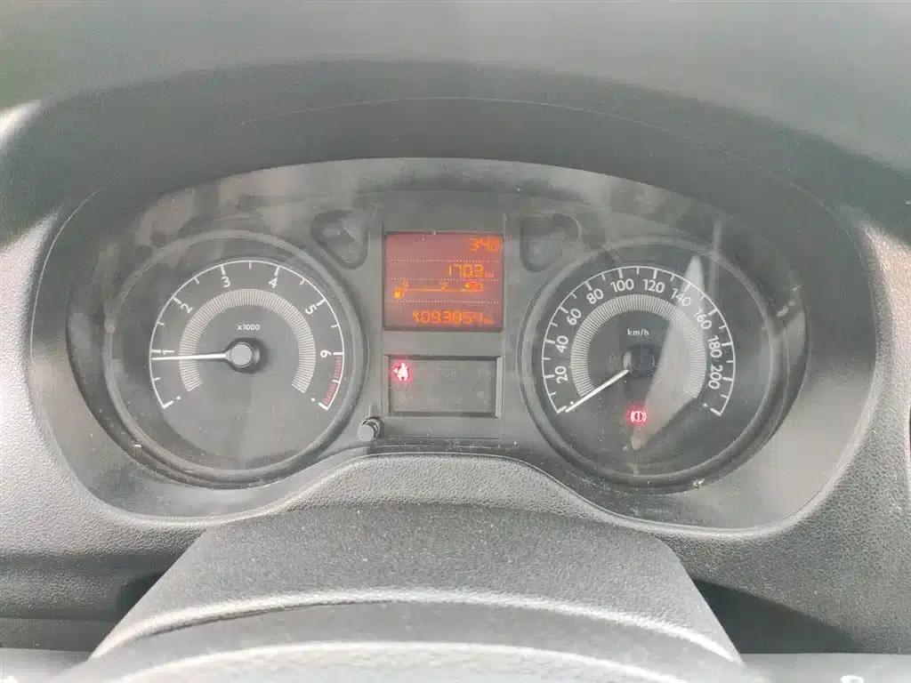 Peugeot 301 2014 1.6L Manual Comfort Edition — миниатюра 13
