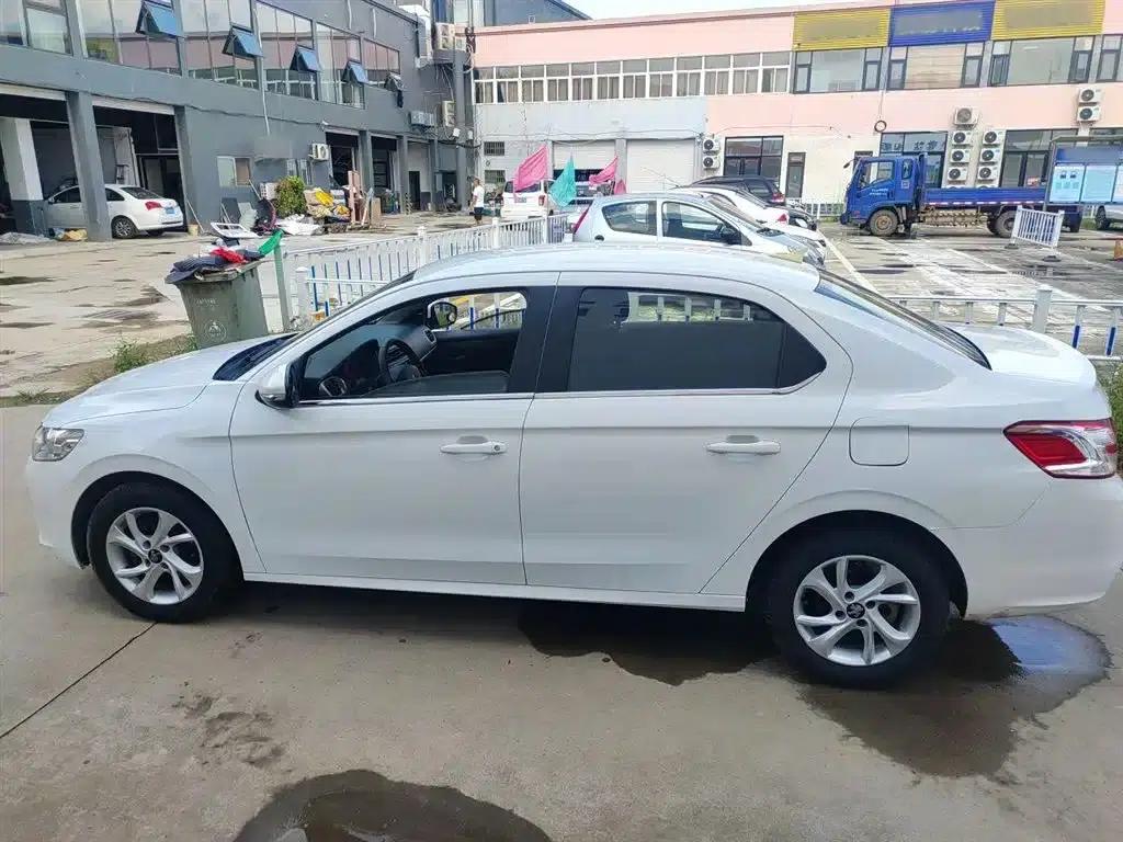 Peugeot 301 2014 1.6L Manual Comfort Edition — миниатюра 5