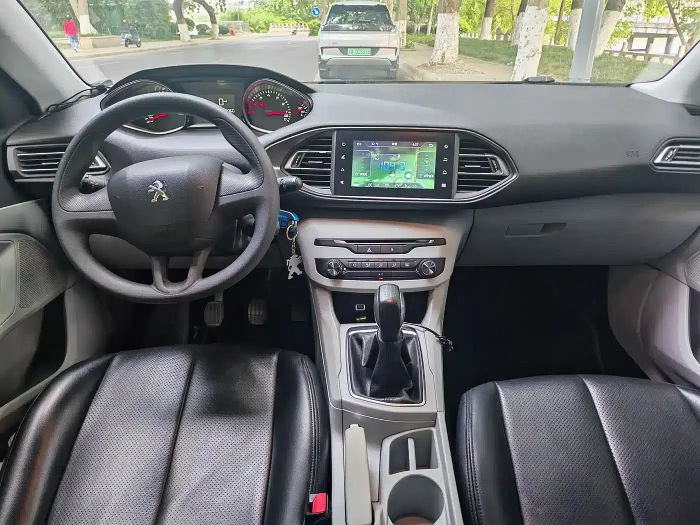Peugeot 308S 2015 1.6L Manual Comfort Edition — миниатюра 11
