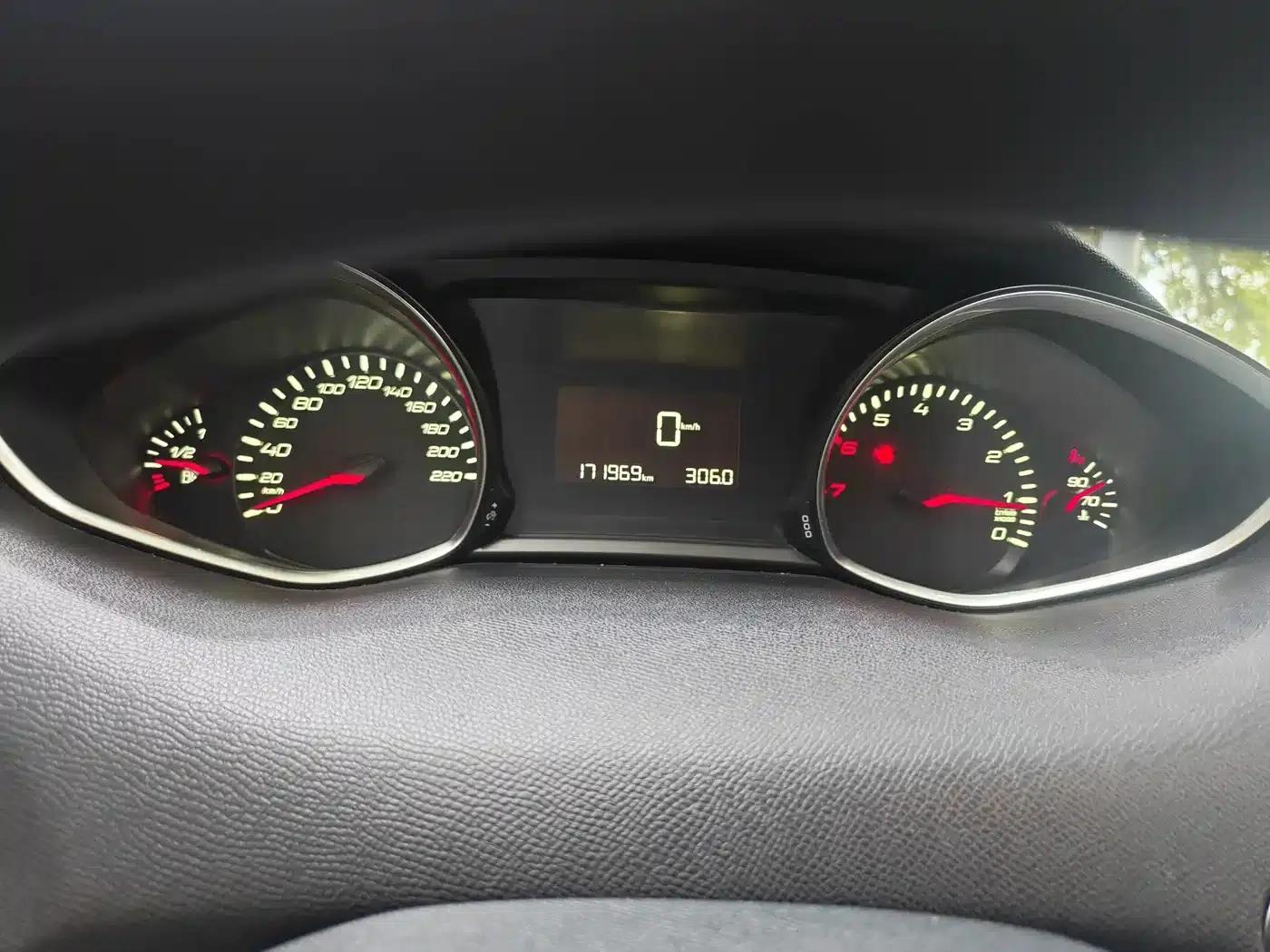 Peugeot 308S 2015 1.6L Manual Comfort Edition — миниатюра 4