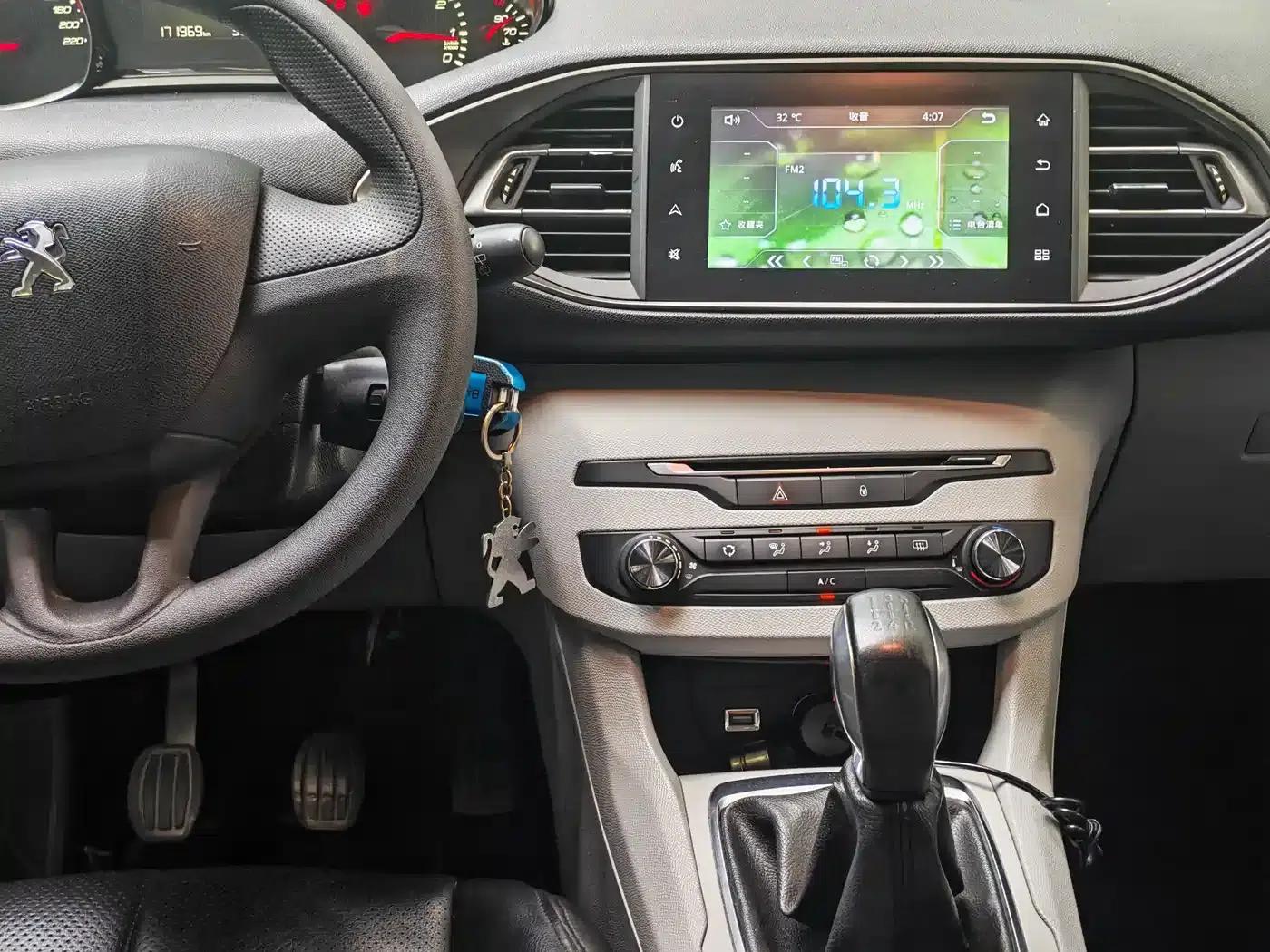 Peugeot 308S 2015 1.6L Manual Comfort Edition — миниатюра 9