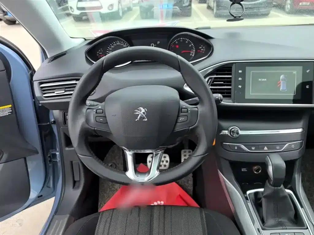 Peugeot 308S 2015 1.6T Automatic Sporty Edition — миниатюра 11