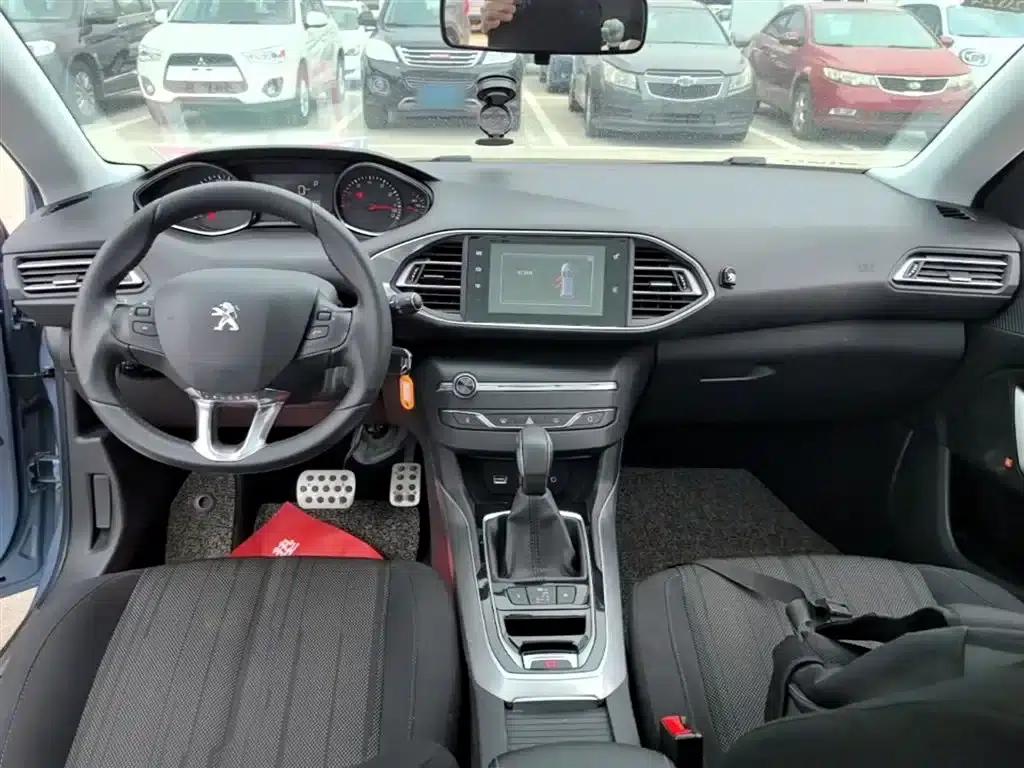 Peugeot 308S 2015 1.6T Automatic Sporty Edition — миниатюра 10