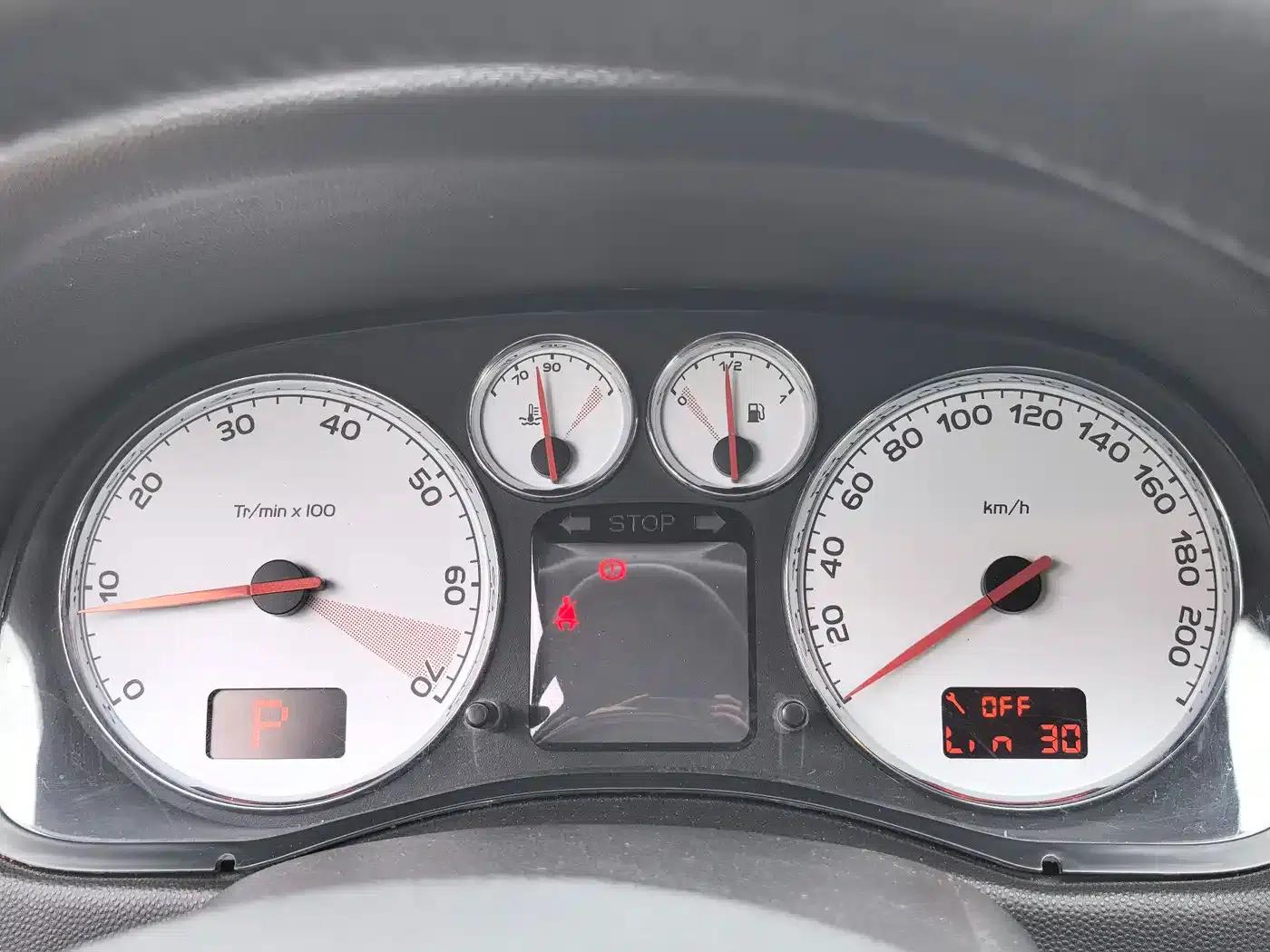 Peugeot 307 2013 1.6L Automatic Cross — миниатюра 9