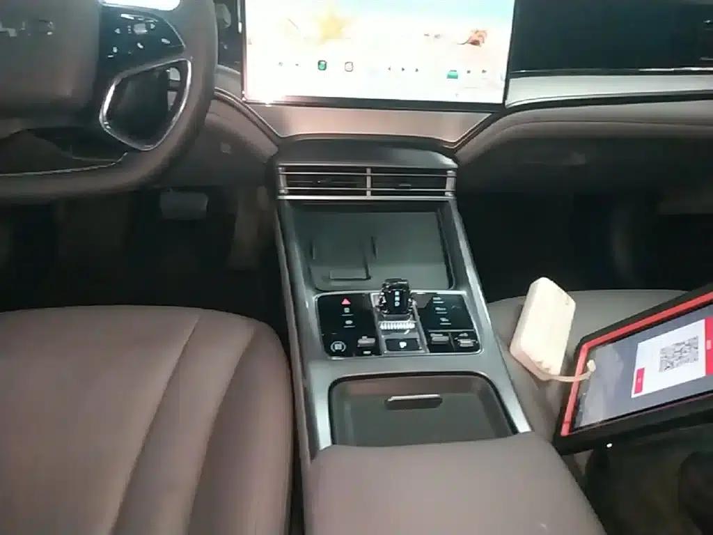 Seal 2024 Glory Edition DM-i 1.5L 121km Luxury — миниатюра 14