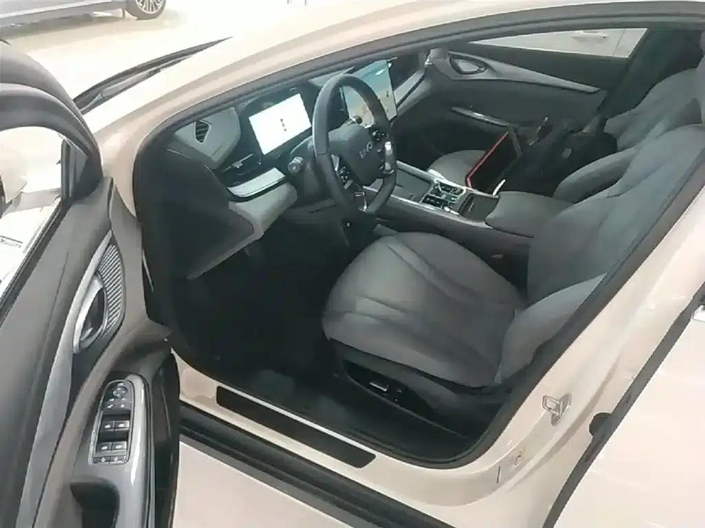Seal 2024 Glory Edition DM-i 1.5L 121km Luxury — миниатюра 16