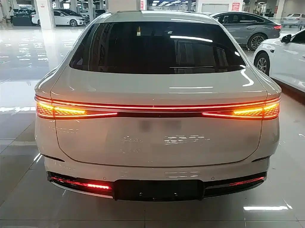 Seal 2024 Glory Edition DM-i 1.5L 121km Luxury — миниатюра 6