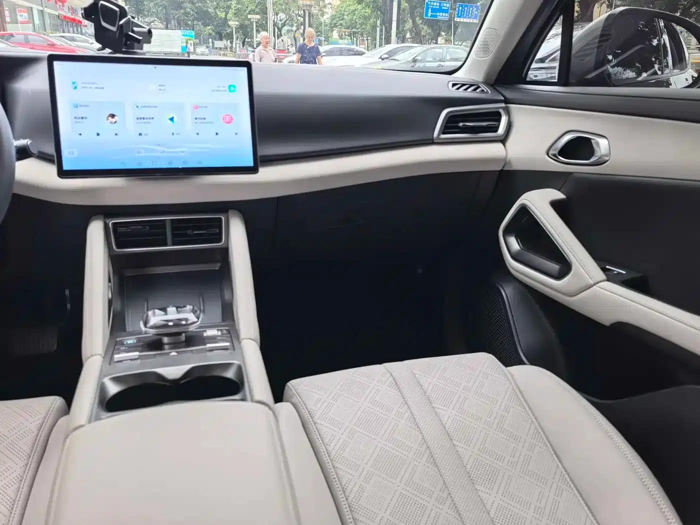 Yuan UP 2024 Model 401KM Leading Edition — миниатюра 11