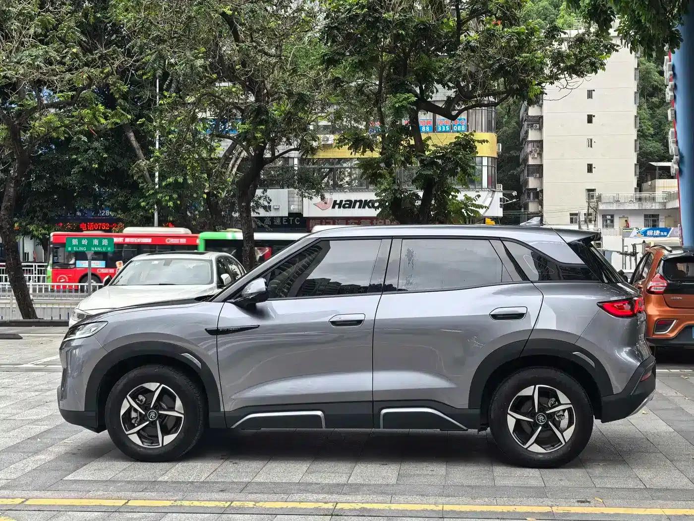 Yuan UP 2024 Model 401KM Leading Edition — миниатюра 4