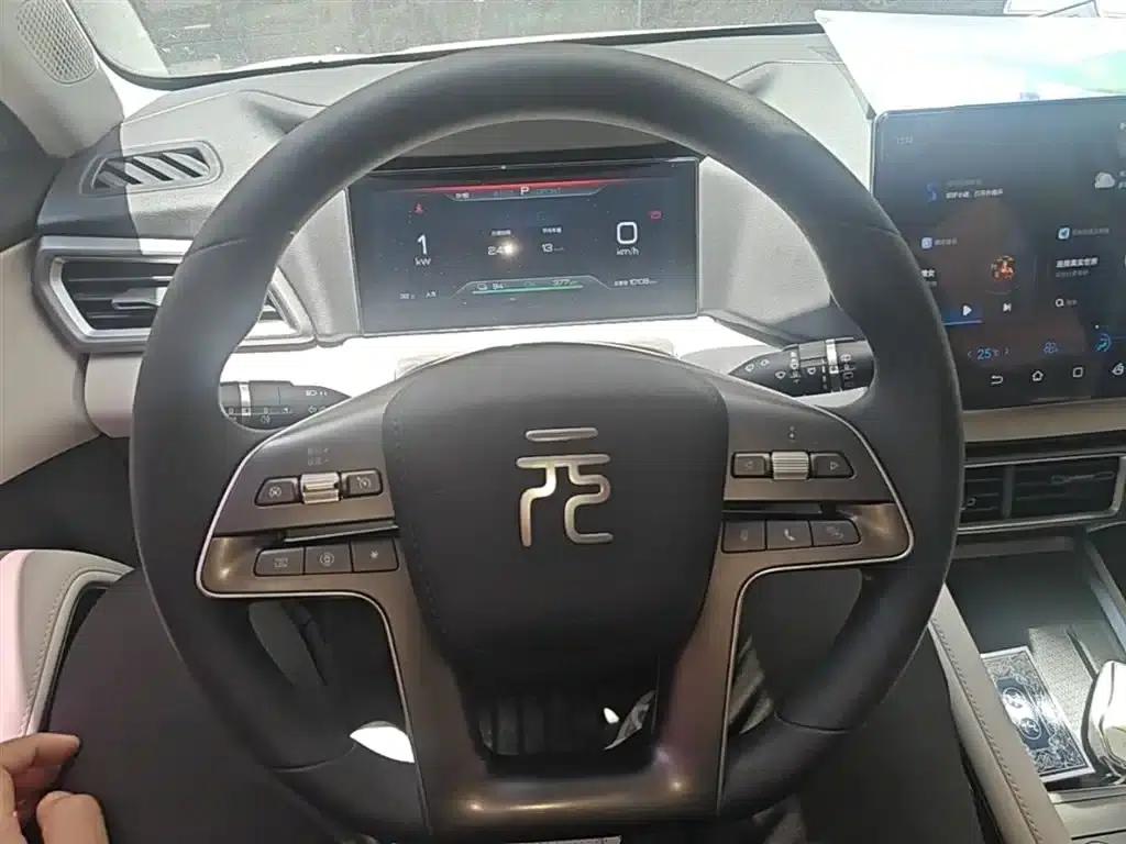 Yuan UP 2024 Model 401KM Leading Edition — миниатюра 11