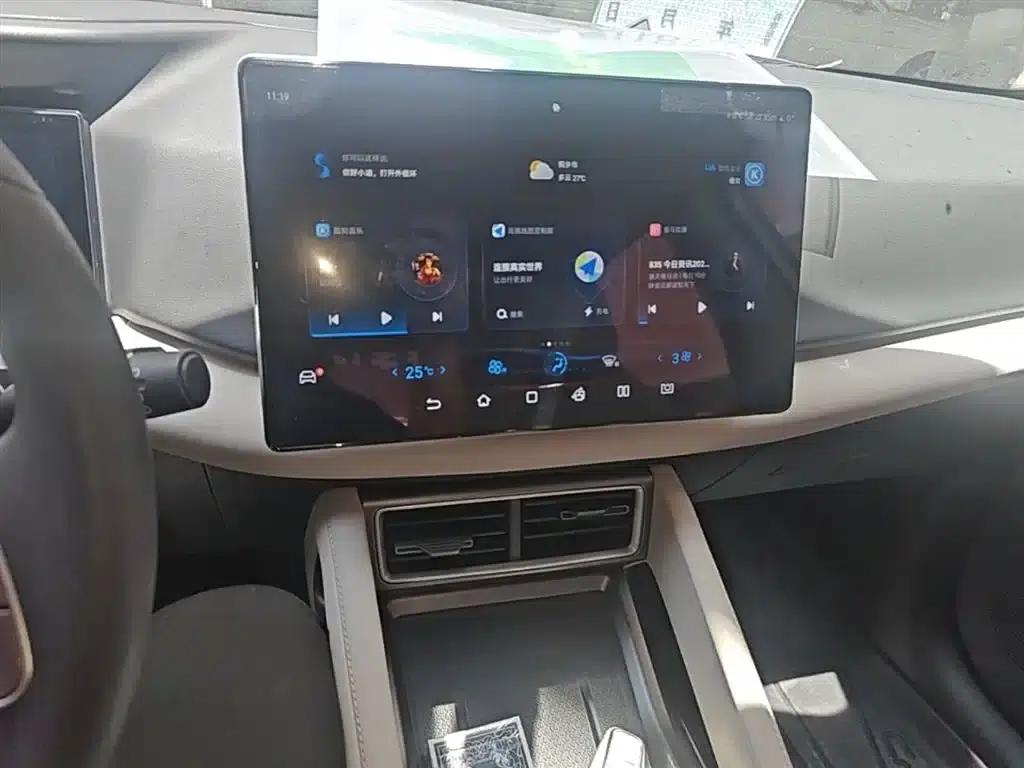 Yuan UP 2024 Model 401KM Leading Edition — миниатюра 13