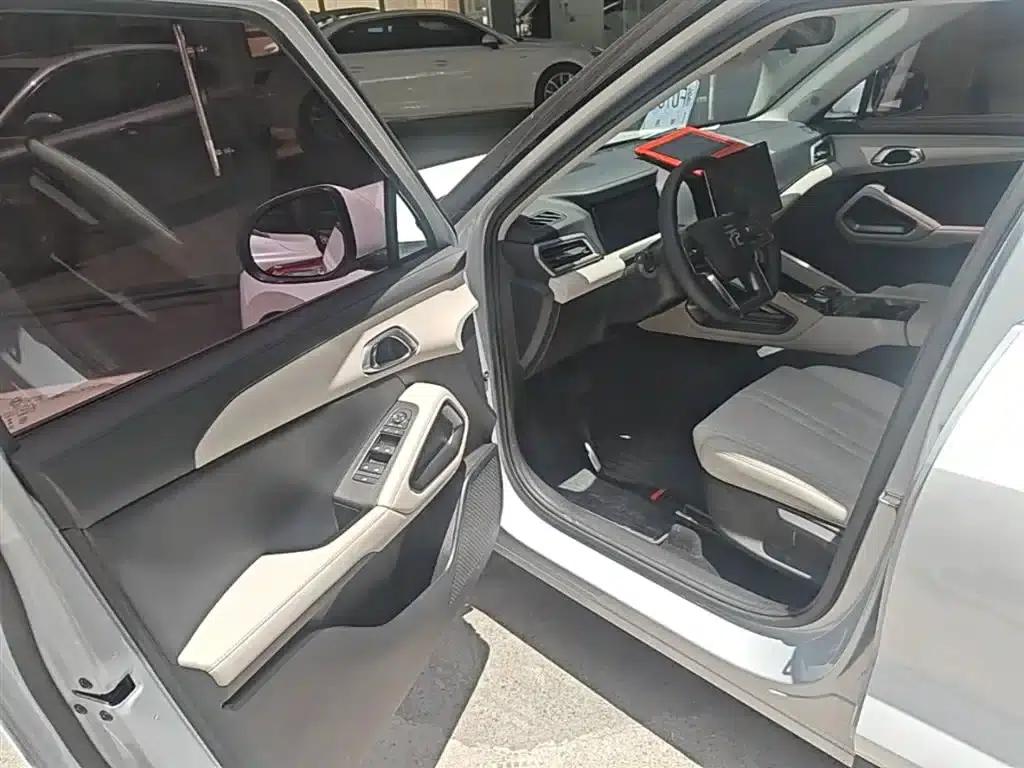 Yuan UP 2024 Model 401KM Leading Edition — миниатюра 16