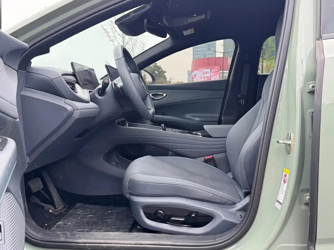 Seal 06GT 2025 Smart Drive Edition 550 4WD Hot Wave Edition — миниатюра 4