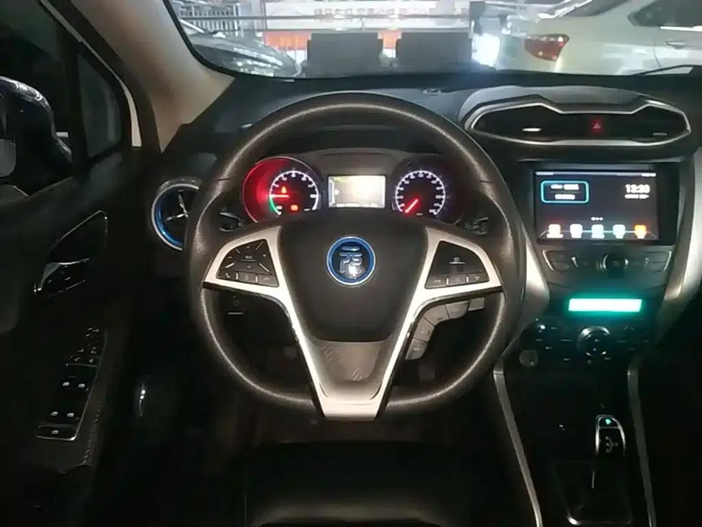 Yuan New Energy 2018 EV360 Smart Connected Cool Edition — миниатюра 11