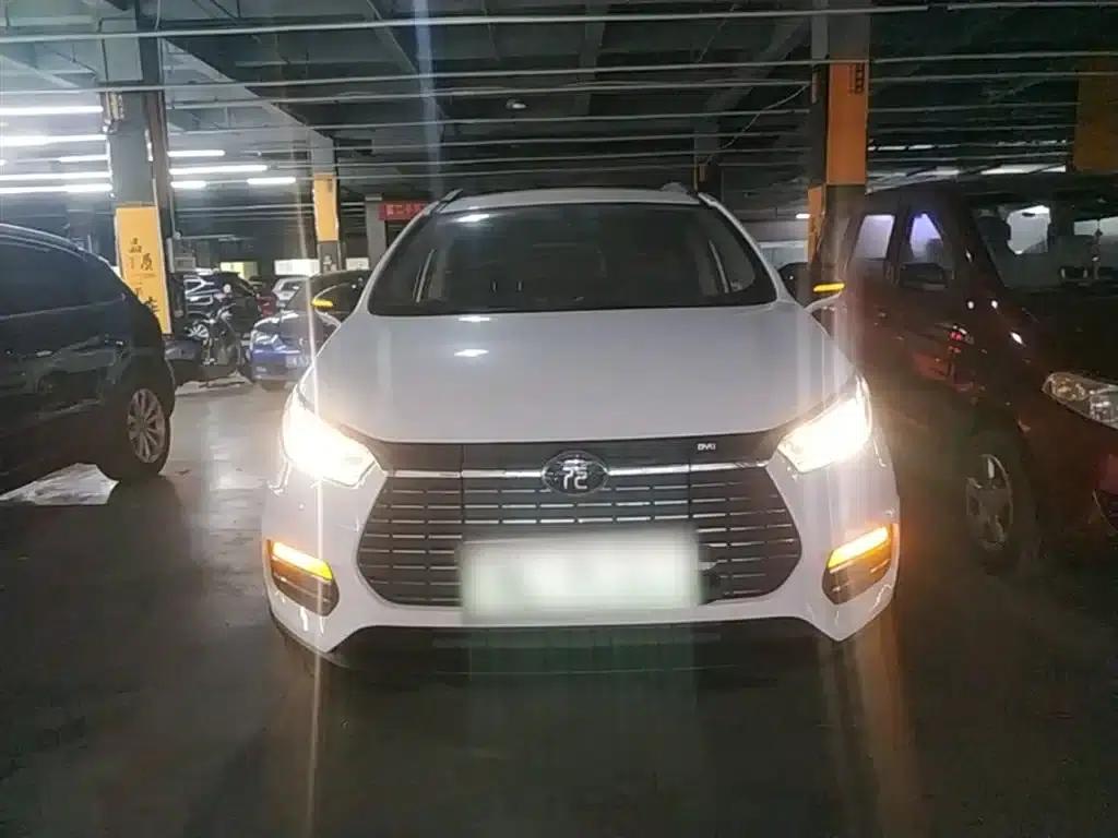 Yuan New Energy 2018 EV360 Smart Connected Cool Edition — миниатюра 3