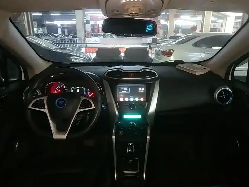 Yuan New Energy 2018 EV360 Smart Connected Cool Edition — миниатюра 10