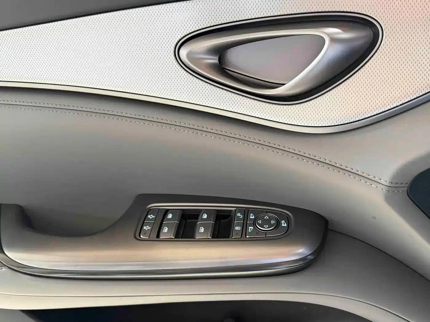 Seal 07 DM-i 2025 Model DM-i 1.5L 125km Elite — миниатюра 15