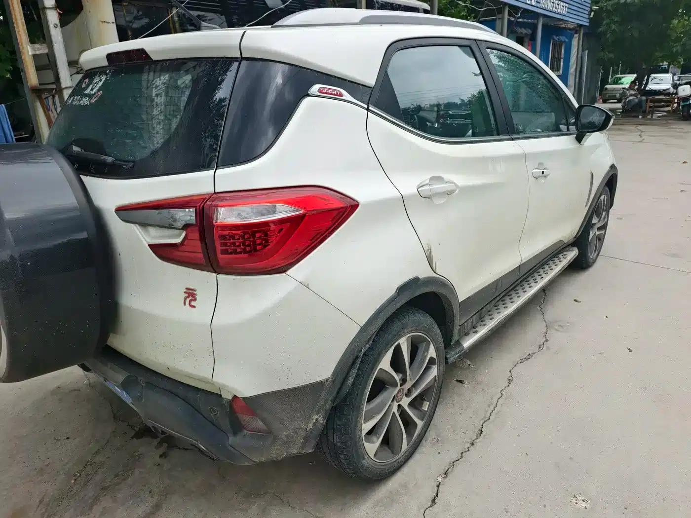2016 Yuan 1.5L Manual Premium Model — миниатюра 4