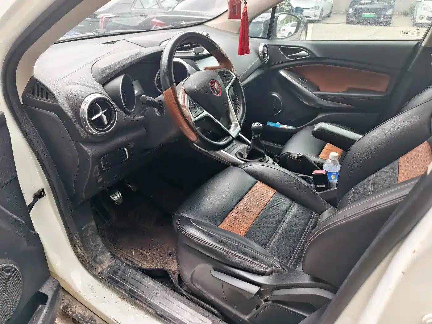 2016 Yuan 1.5L Manual Premium Model — миниатюра 8