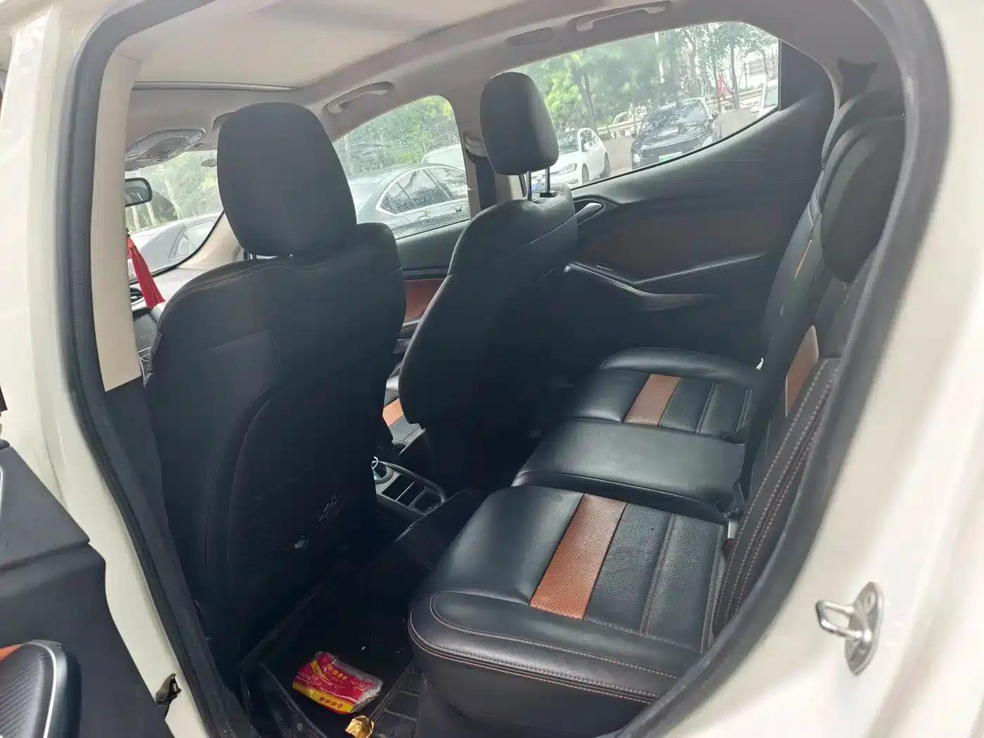 2016 Yuan 1.5L Manual Premium Model — миниатюра 9