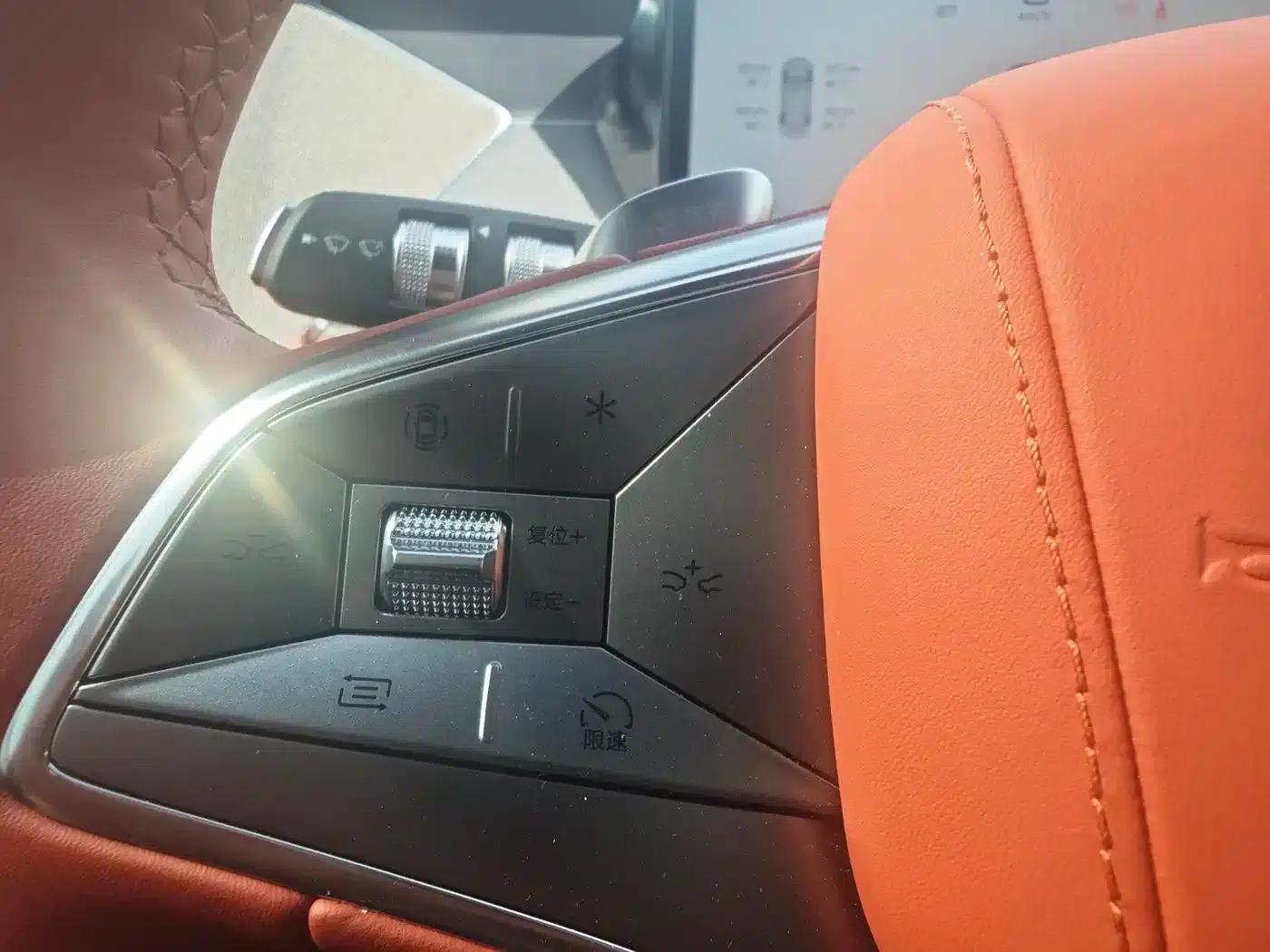 Tang L 2025 EV 600KM Four-Wheel Drive LiDAR Flagship Edition — миниатюра 9