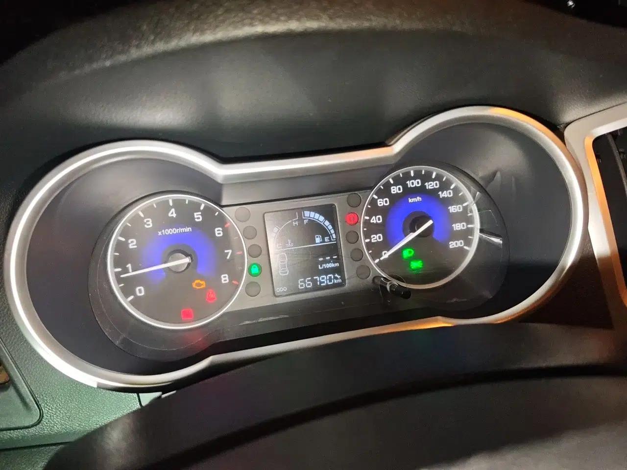 Dongfeng Aeolus AX3 2016 1.4T Manual ZhiKu Model — миниатюра 12