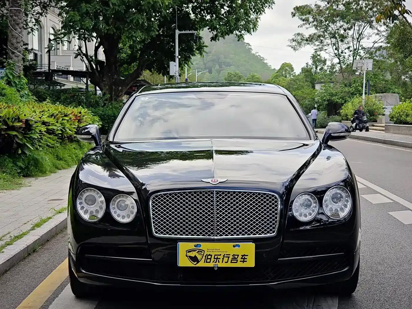 2014 Flying Spur 4.0T V8 Standard Edition — миниатюра 2