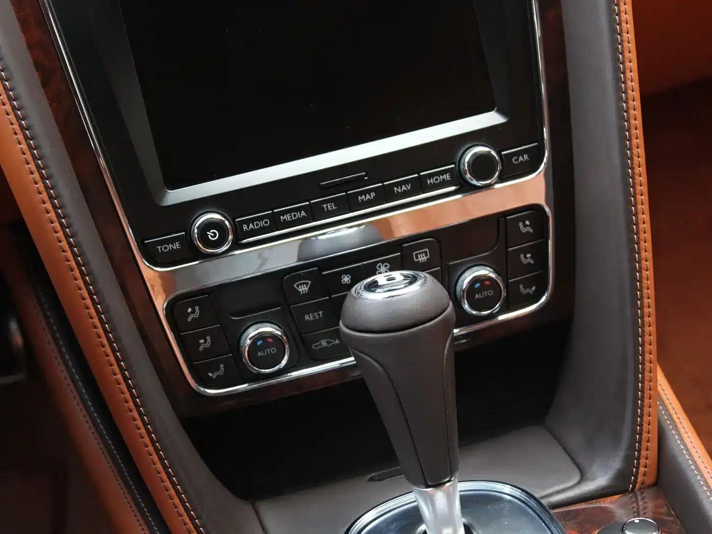 2014 Flying Spur 4.0T V8 Standard Edition — миниатюра 12
