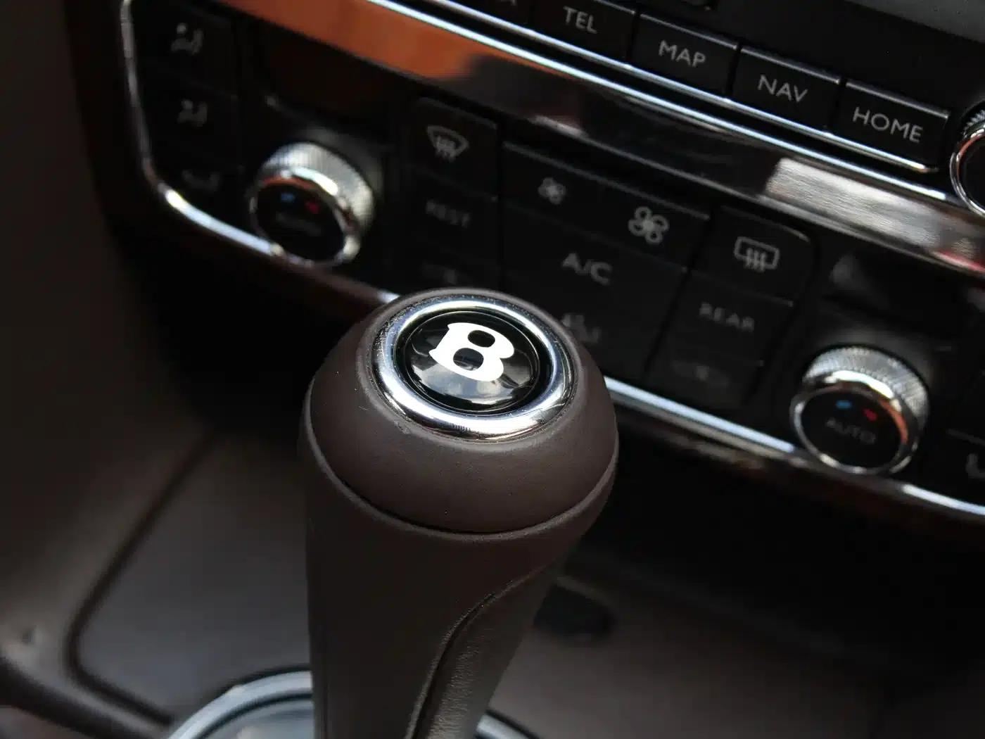 2014 Flying Spur 4.0T V8 Standard Edition — миниатюра 13