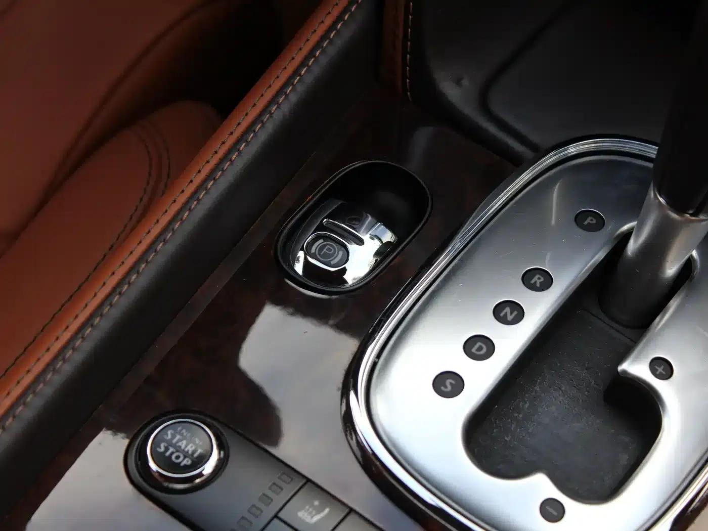 2014 Flying Spur 4.0T V8 Standard Edition — миниатюра 14