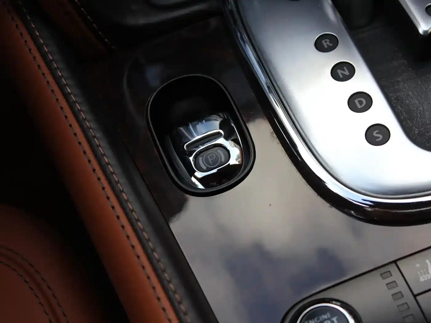 2014 Flying Spur 4.0T V8 Standard Edition — миниатюра 15