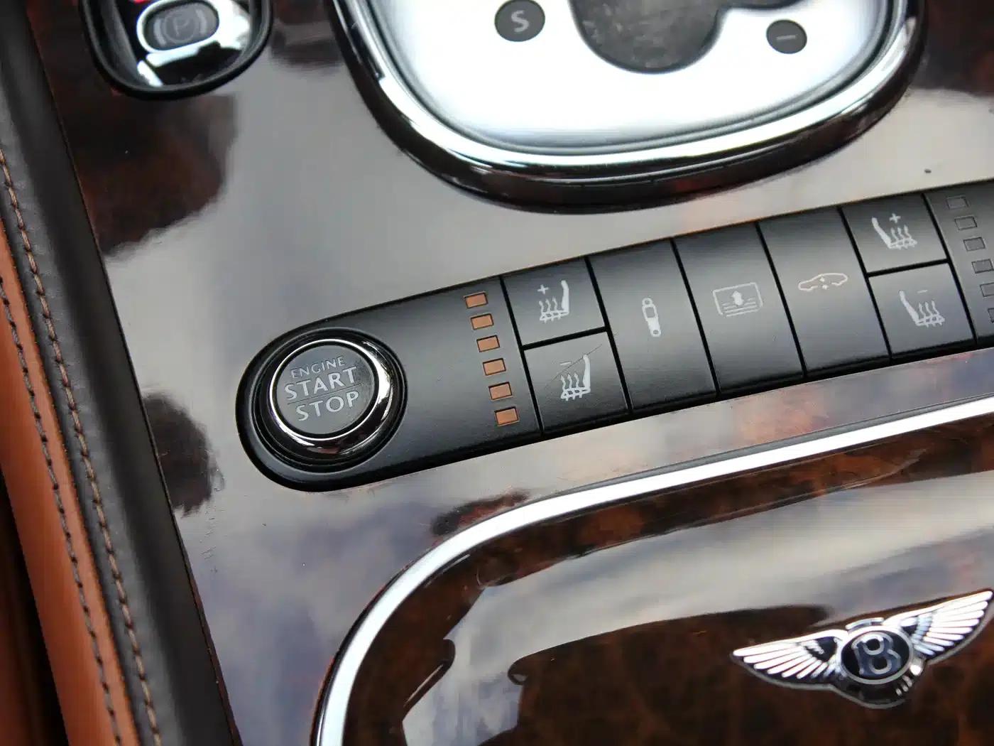 2014 Flying Spur 4.0T V8 Standard Edition — миниатюра 16