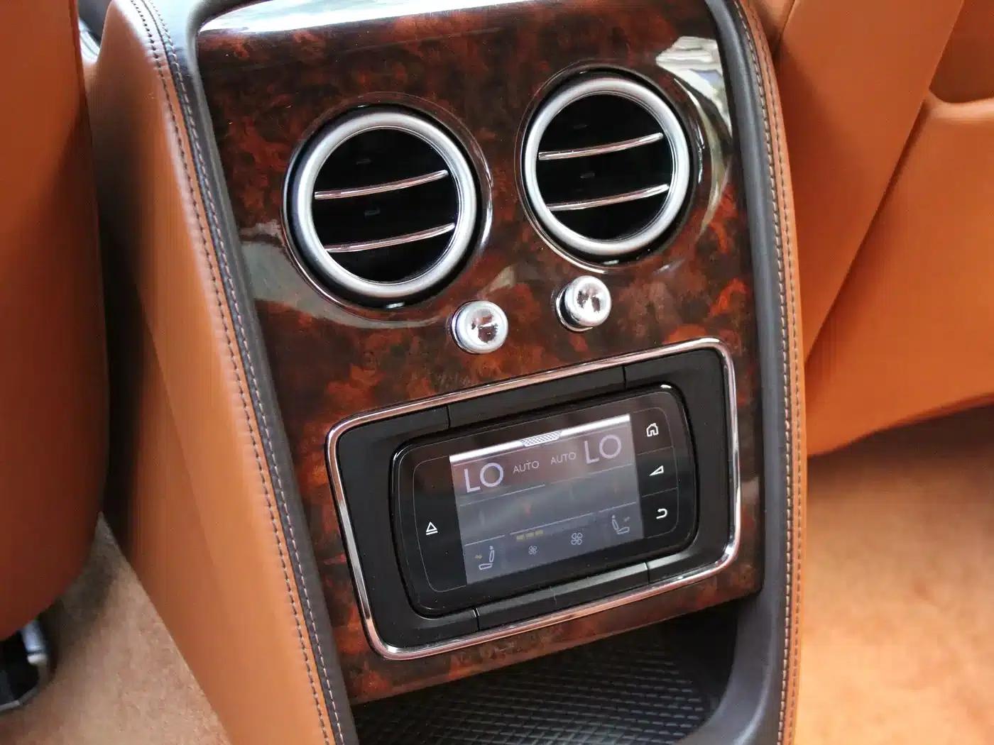 2014 Flying Spur 4.0T V8 Standard Edition — миниатюра 17
