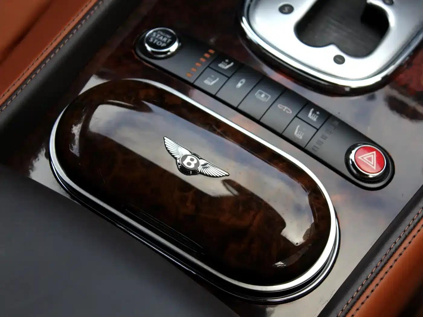 2014 Flying Spur 4.0T V8 Standard Edition — миниатюра 18