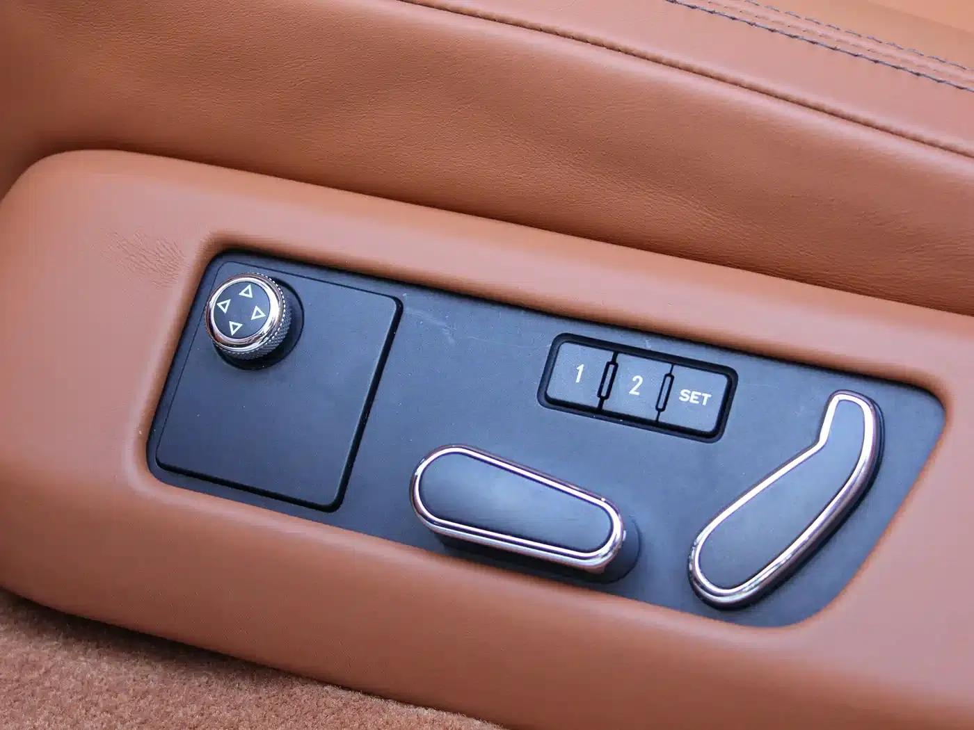 2014 Flying Spur 4.0T V8 Standard Edition — миниатюра 19