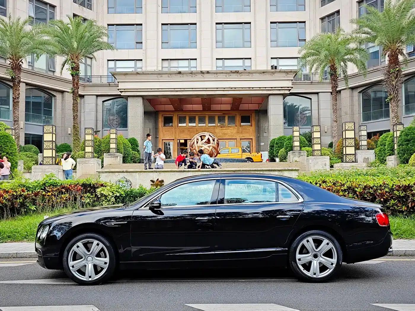 2014 Flying Spur 4.0T V8 Standard Edition — миниатюра 26
