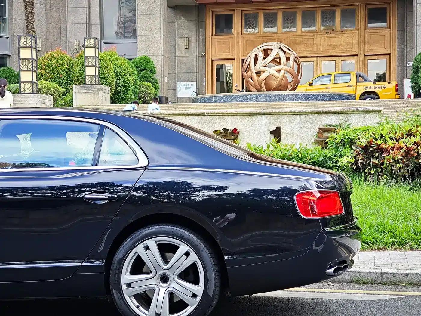 2014 Flying Spur 4.0T V8 Standard Edition — миниатюра 27