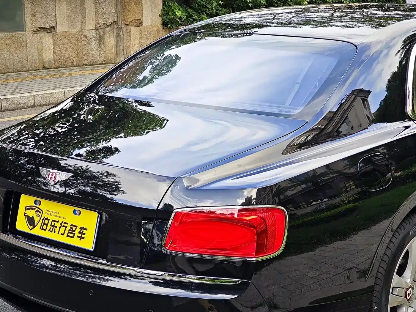 2014 Flying Spur 4.0T V8 Standard Edition — миниатюра 28
