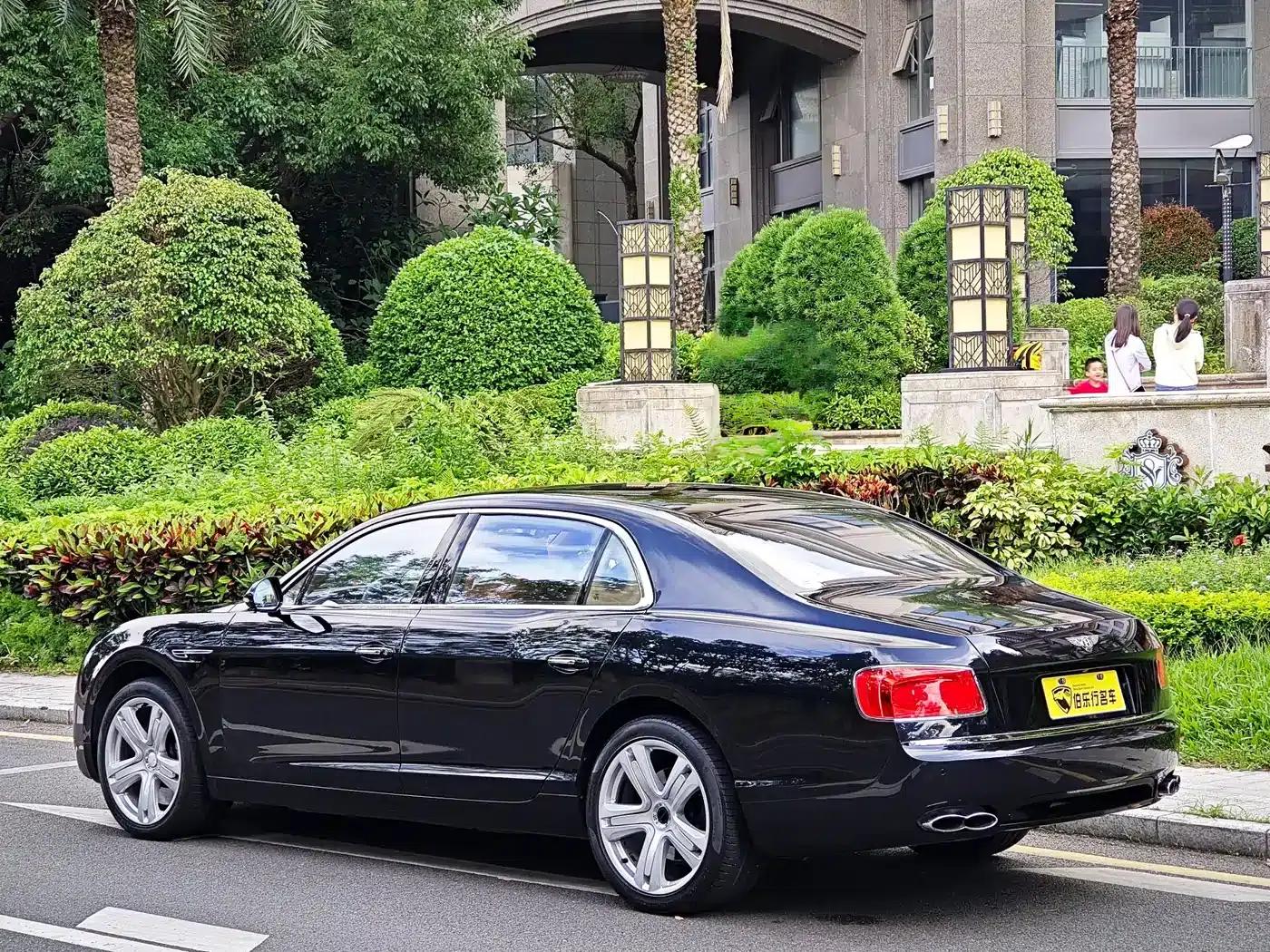 2014 Flying Spur 4.0T V8 Standard Edition — миниатюра 29