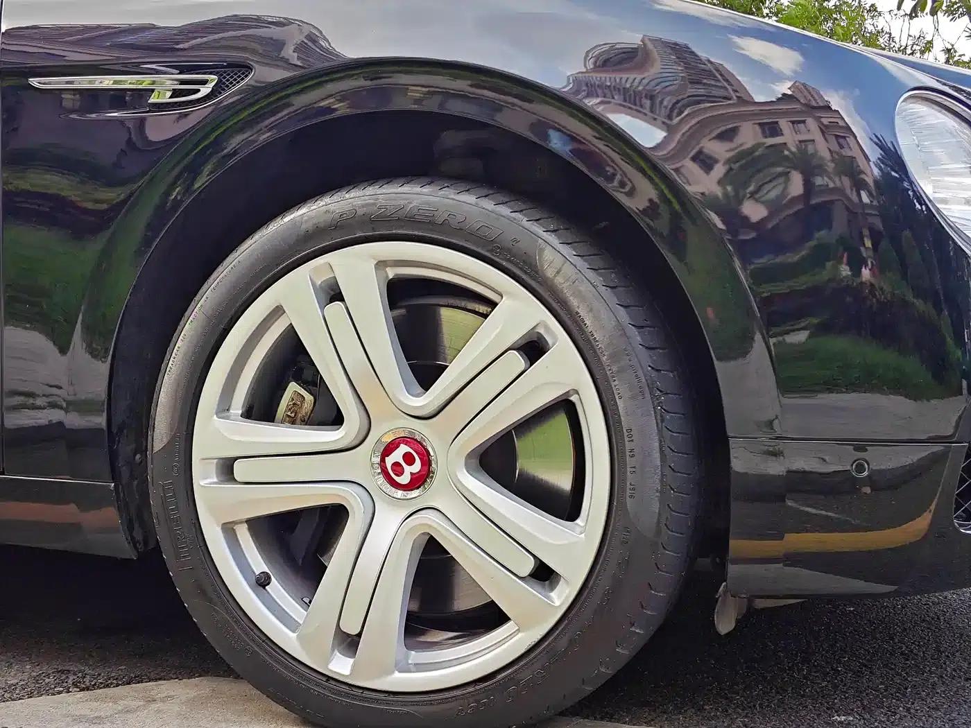 2014 Flying Spur 4.0T V8 Standard Edition — миниатюра 5