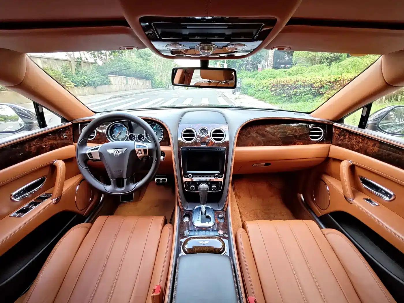 2014 Flying Spur 4.0T V8 Standard Edition — миниатюра 6