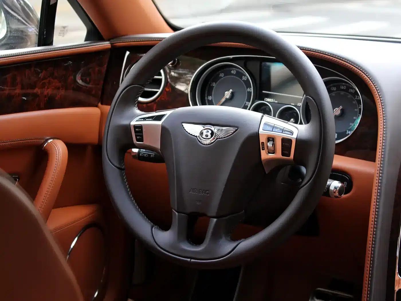 2014 Flying Spur 4.0T V8 Standard Edition — миниатюра 7