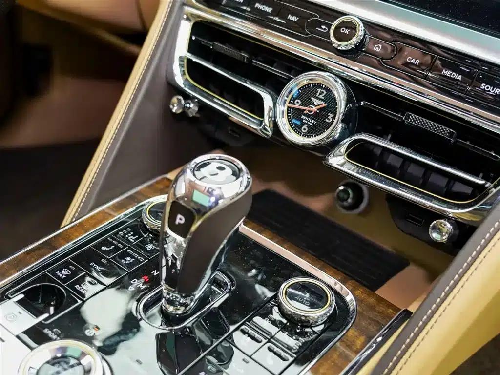 Flying Spur 2022 4.0T V8 Standard Edition — миниатюра 21