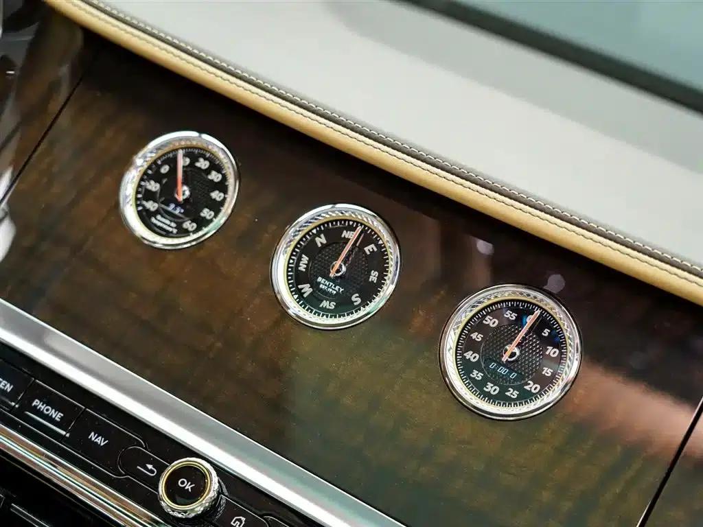 Flying Spur 2022 4.0T V8 Standard Edition — миниатюра 22