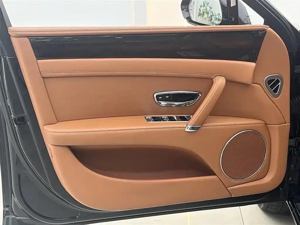 2015 Mercedes-Benz Flying Spur 6.0T W12 Standard Edition — миниатюра 11