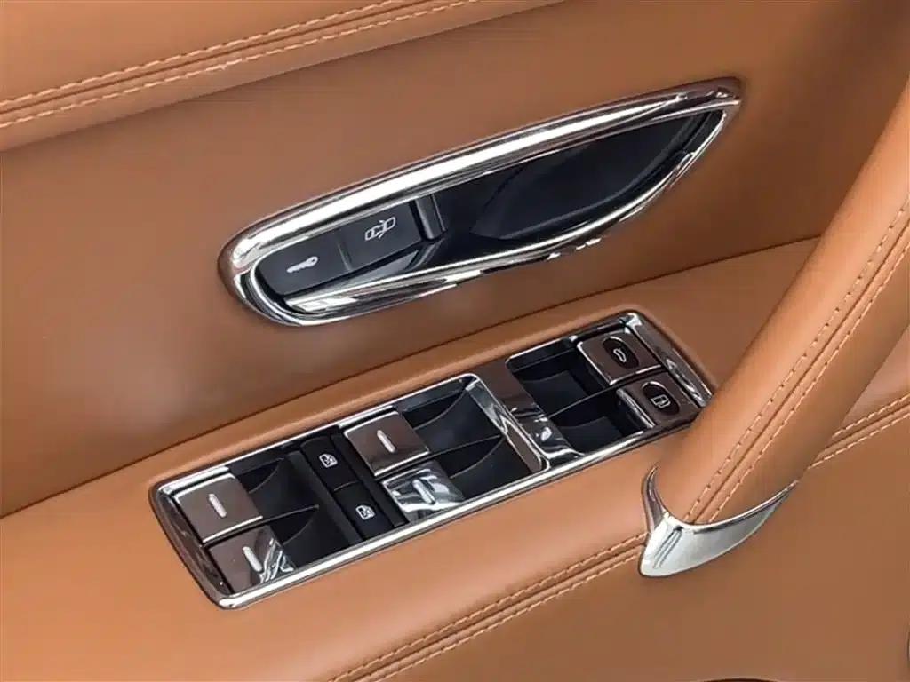 2015 Mercedes-Benz Flying Spur 6.0T W12 Standard Edition — миниатюра 12
